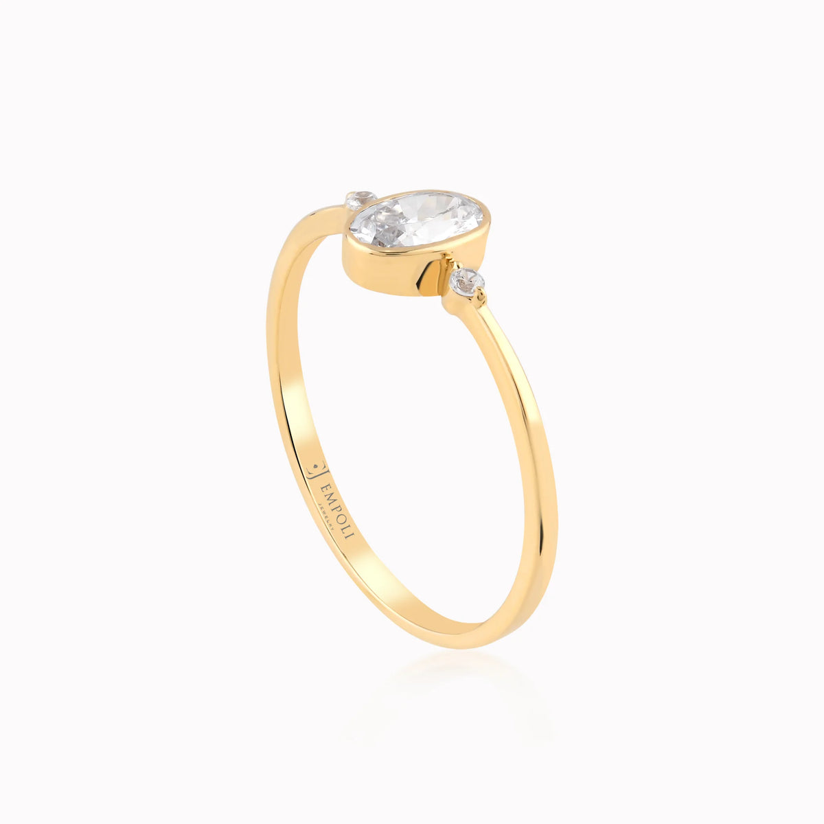 Inel din aur galben 14K cu zirconiu oval cu pietre laterale - detaliu